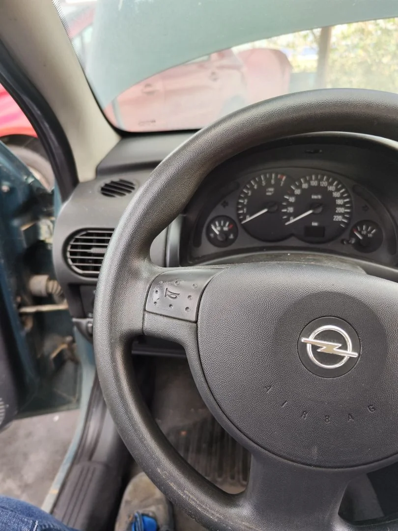 Foto de VOLANTE OPEL CORSA C 1.2 16V CAT (Z 12 XE / LW4) (75 CV / 55 KW) referencia 9199240