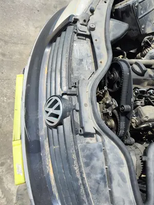 Foto de REFUERZO PARAGOLPES DELANTERO VOLKSWAGEN PASSAT VARIANT (3B5) 1.9 TDI (110 CV / 81 KW)