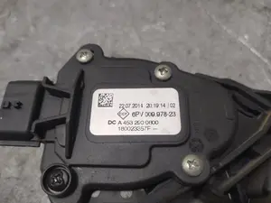 Foto de POTENCIOMETRO PEDAL RENAULT TWINGO III 1.0 SCe (71 CV / 52 KW) referencia 180023357R foto 5