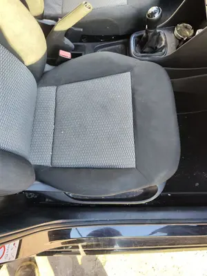 Foto de ASIENTO DELANTERO DERECHO VOLKSWAGEN POLO V (6R1) 1.2  (60 CV / 44 KW)