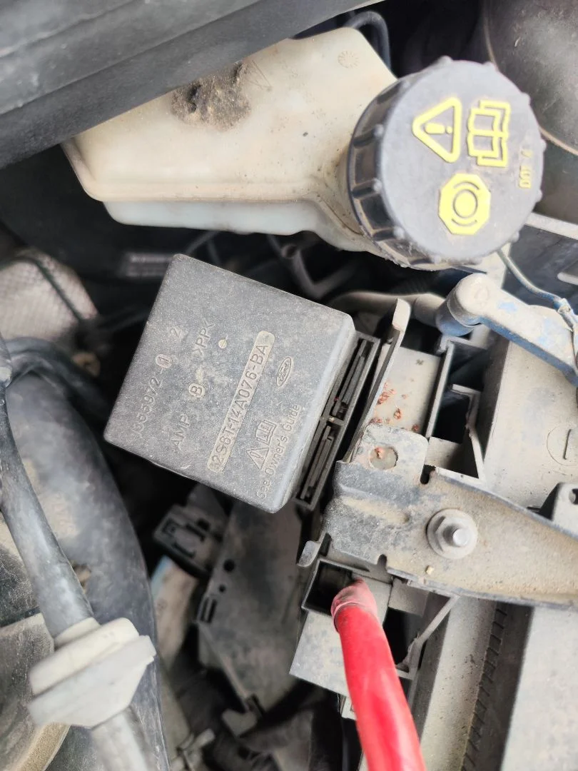 Foto de CAJA PRECALENTAMIENTO FORD FIESTA (CBK) 1.4 TDCi CAT (68 CV / 50 KW)
