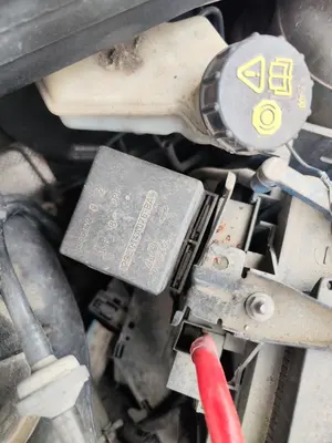 Foto de CAJA PRECALENTAMIENTO FORD FIESTA (CBK) 1.4 TDCi CAT (68 CV / 50 KW)