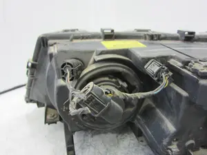 Foto de FARO DERECHO BMW SERIE 3 BERLINA (E46) 2.0 16V Diesel CAT (136 CV / 100 KW) referencia 0301089206 foto 2
