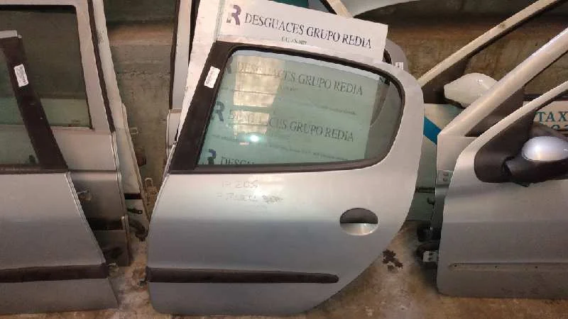 Foto de PUERTA TRASERA IZQUIERDA PEUGEOT 206