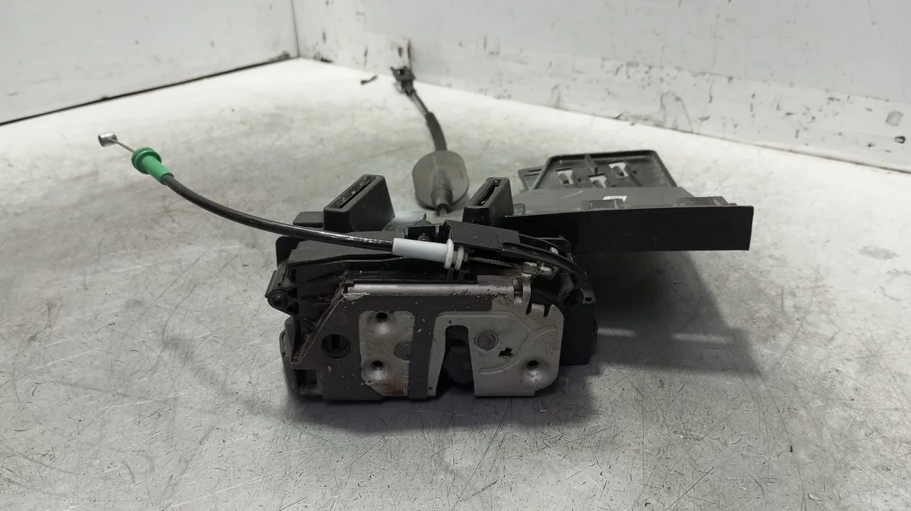 Foto de CERRADURA PUERTA TRASERA DERECHA FORD FIESTA (CNN) 1.5 TDCi CAT (75 CV / 55 KW) referencia 8A61A264A52