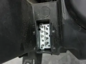 Foto de FARO IZQUIERDO PEUGEOT 407 1.6 HDi FAP CAT (9HZ / DV6TED4) (109 CV / 80 KW) referencia 0301213201 foto 4