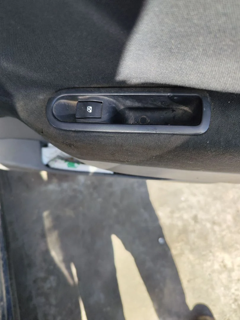 Foto de MANDO ELEVALUNAS TRASERO DERECHO RENAULT SCENIC II (JM) 1.9 dCi Diesel (120 CV / 88 KW)