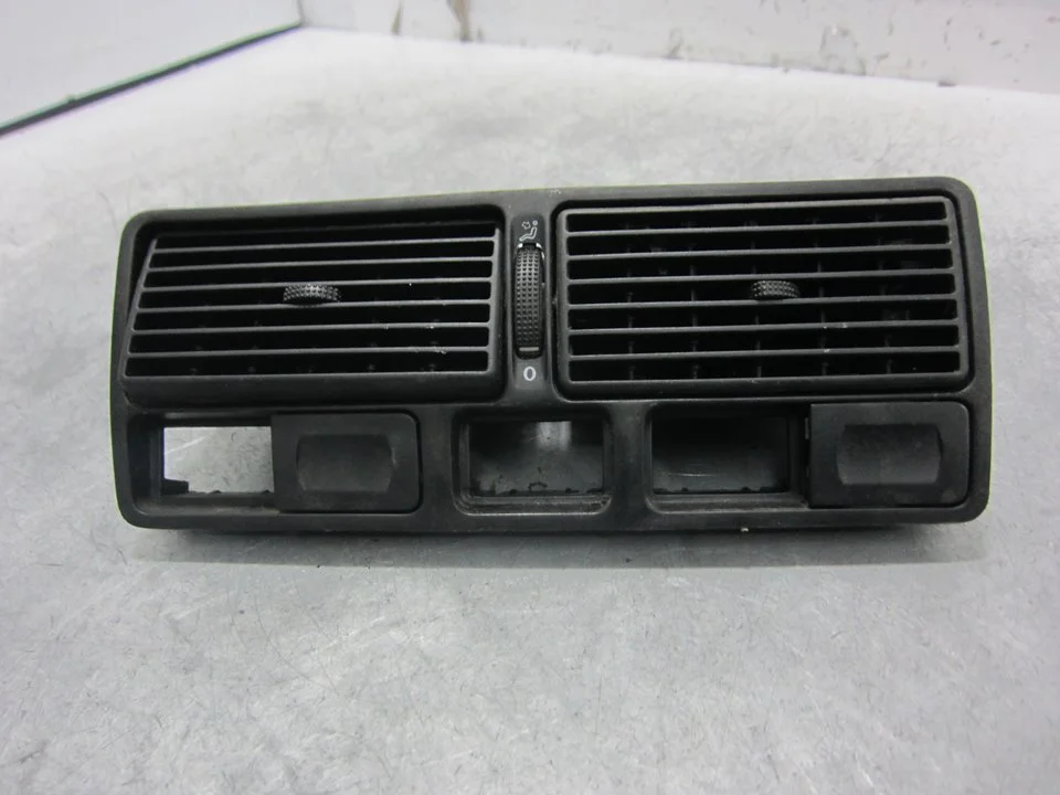 Foto de REJILLA AIREADORA VOLKSWAGEN GOLF IV BERLINA (1J1)(10.1997) 1.6 16V (105 CV / 77 KW) referencia 1J0819728C