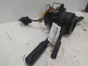 Foto de MANDO MULTIFUNCION FIAT UNO (146) 1.0 CAT (45 CV / 33 KW) foto 3