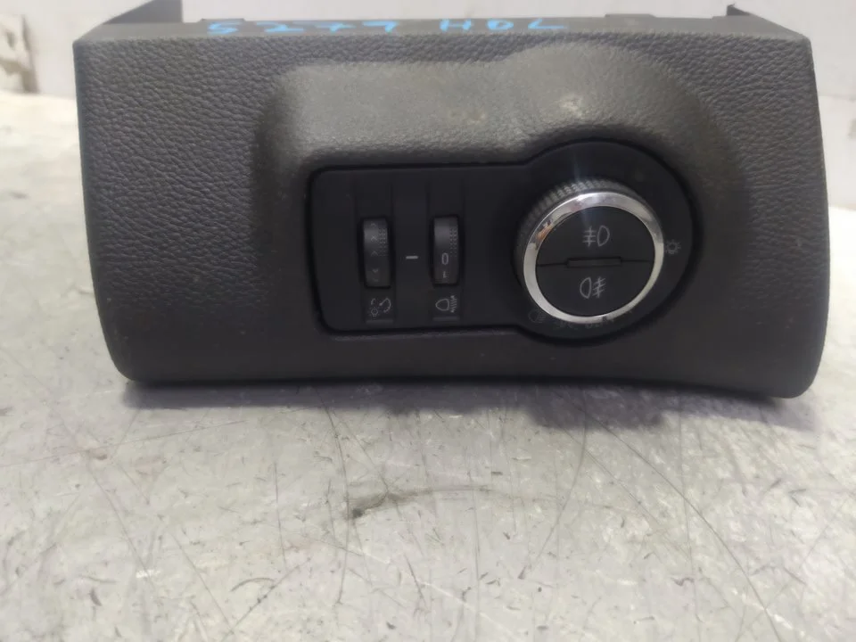 Foto de MANDO LUCES OPEL ASTRA J BERLINA 5P 1.7 16V CDTI (110 CV / 81 KW) referencia 13268702