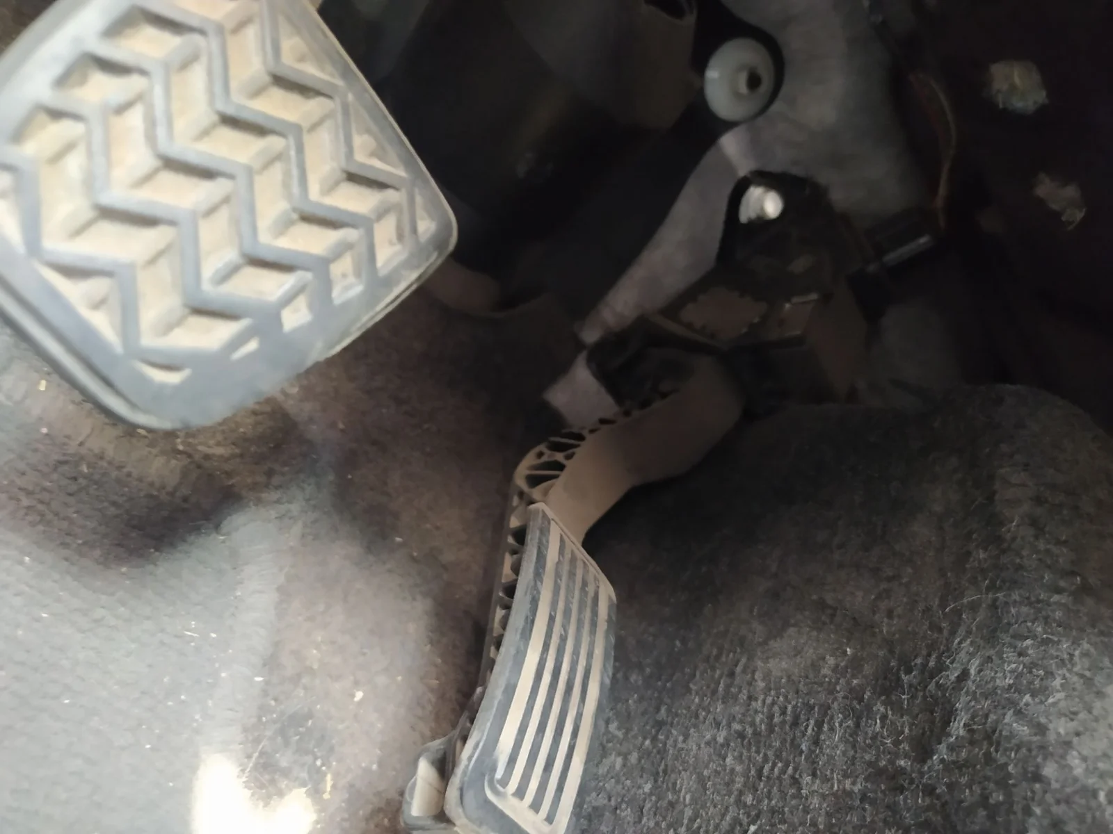 Foto de PEDAL ACELERADOR TOYOTA YARIS (KSP9/SCP9/NLP9) 1.4 Turbodiesel CAT (90 CV / 66 KW)