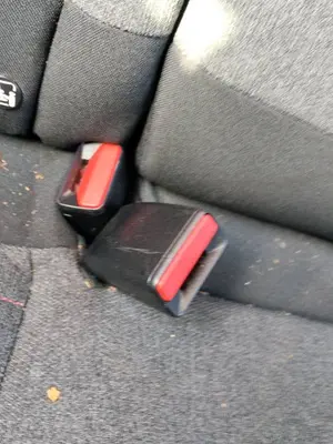 Foto de ENGANCHE CINTURON TRASERO DERECHO CITROEN C3