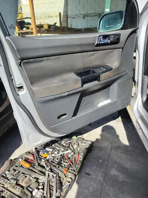 Foto de GUARNECIDO PUERTA DELANTERA IZQUIERDA VOLKSWAGEN POLO IV (9N1) 1.4 16V (75 CV / 55 KW) referencia 6Q4867011HEFKZ