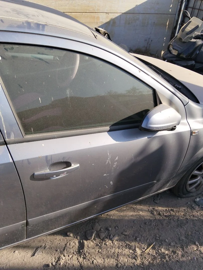 Foto de PUERTA DELANTERA DERECHA OPEL ASTRA H BERLINA