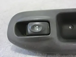 Foto de MANDO ELEVALUNAS DELANTERO DERECHO RENAULT SCENIC I (JA...) 2.0 16V (140 CV / 103 KW) referencia 7700431172 foto 2