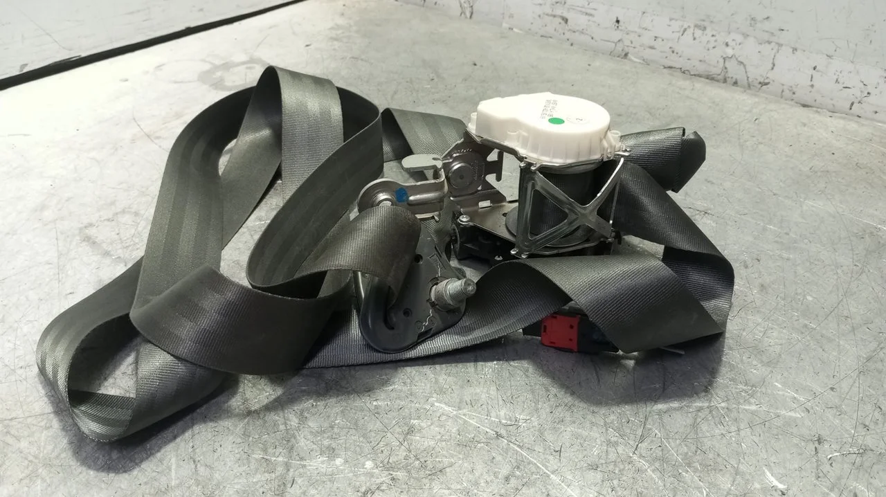 Foto de CINTURON SEGURIDAD DELANTERO IZQUIERDO RENAULT CLIO III 1.2 16V (75 CV / 55 KW) referencia 34052802B