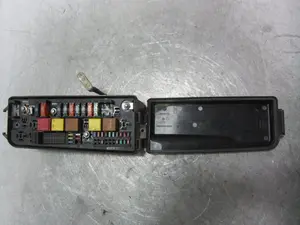 Foto de CAJA RELES / FUSIBLES OPEL VECTRA C BERLINA 2.0 DTI (101 CV / 74 KW) referencia 519035018