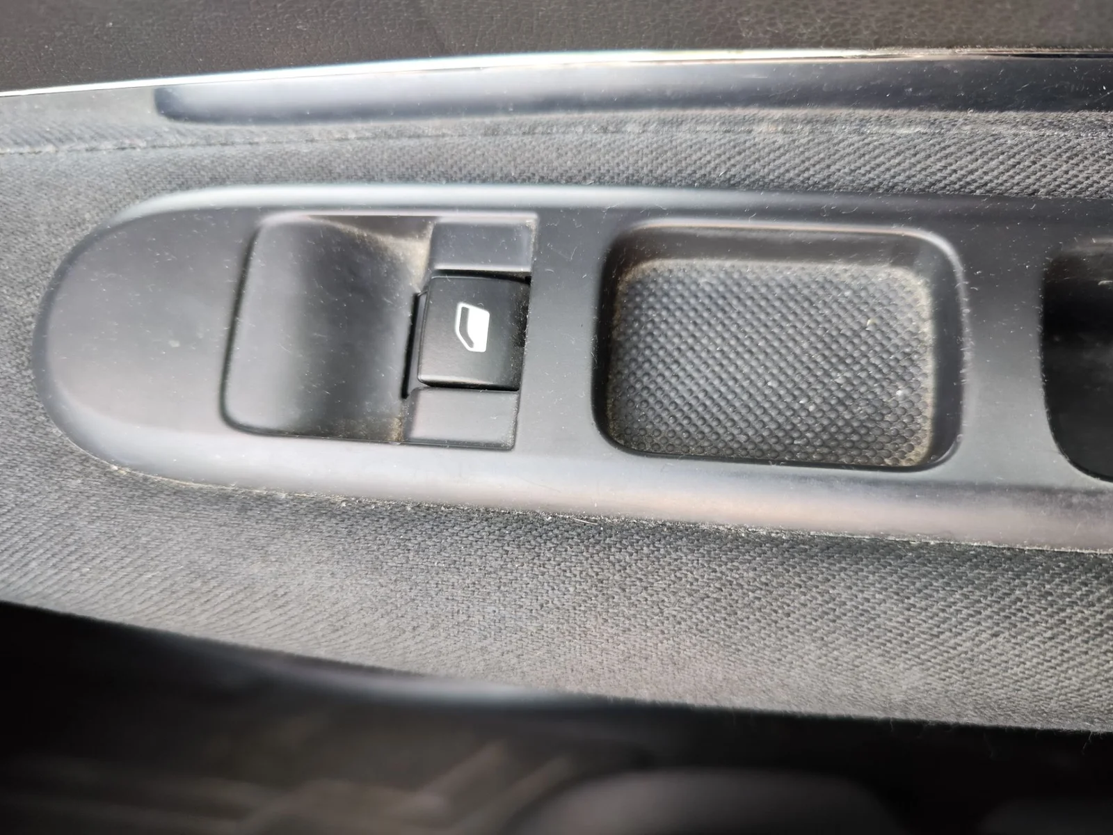 Foto de MANDO ELEVALUNAS DELANTERO DERECHO PEUGEOT 3008 1.6 Blue-HDI FAP (120 CV / 88 KW)