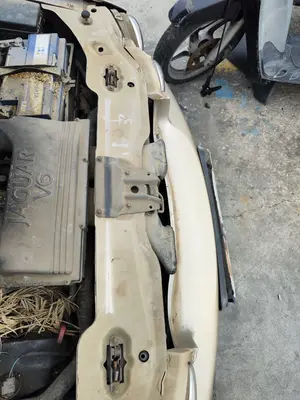Foto de PANEL FRONTAL JAGUAR X-TYPE 2.1 V6 24V CAT (156 CV / 115 KW)