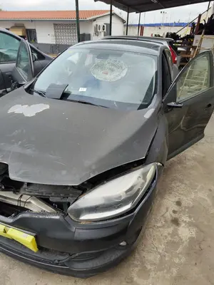 Foto de CAPO RENAULT MEGANE III BERLINA 5P 1.5 dCi Diesel FAP (110 CV / 81 KW) referencia 651002749R foto 2