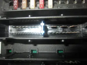 Foto de CAJA RELES / FUSIBLES OPEL VECTRA C BERLINA referencia 13205776 foto 4
