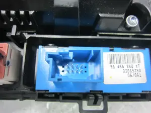 Foto de MANDO MULTIFUNCION PEUGEOT 307 (S1)(04.2001) 1.4 HDi (68 CV / 50 KW) referencia 96573322XA foto 5