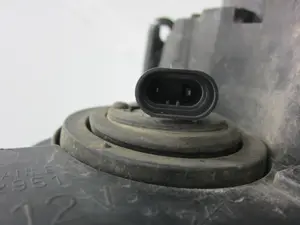 Foto de FARO DERECHO MAZDA 3 BERLINA (BK) 1.6 CD Diesel CAT (109 CV / 80 KW) referencia 4140480900 foto 11
