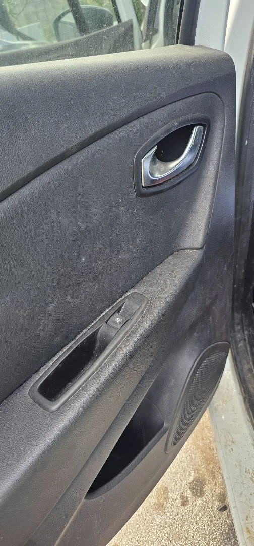 Foto de MANETA INTERIOR TRASERA IZQUIERDA RENAULT CAPTUR I 1.5 dCi Diesel FAP (110 CV / 81 KW)