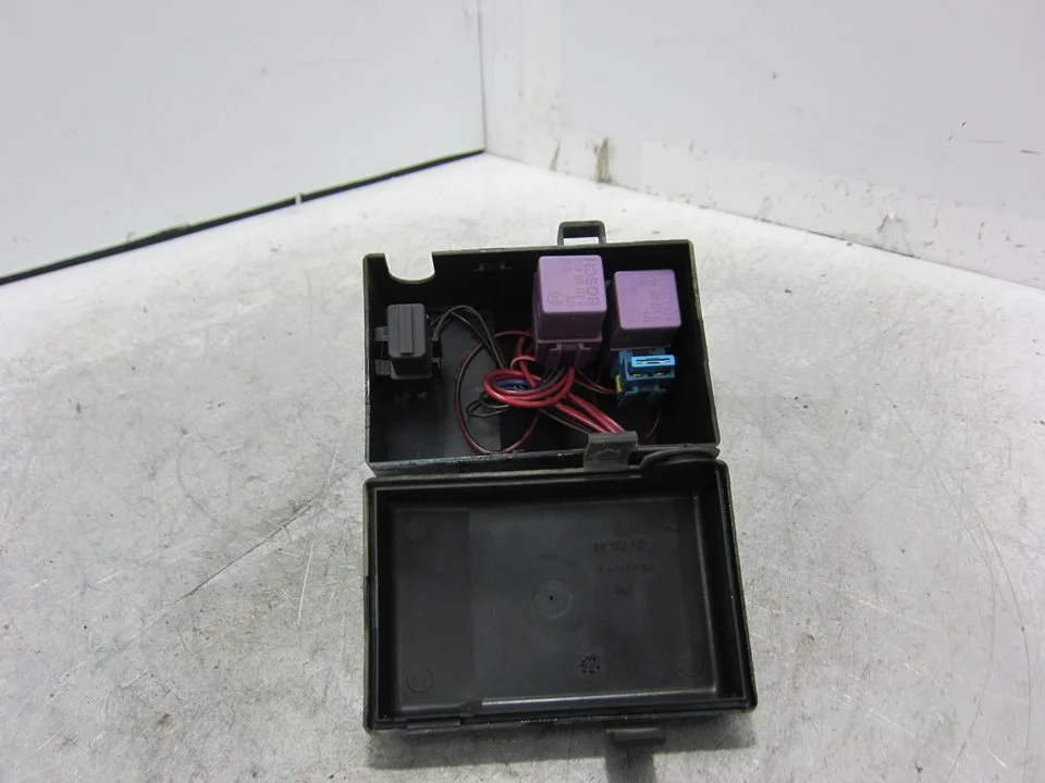 Foto de CAJA RELES / FUSIBLES OPEL ASTRA G BERLINA referencia 90560119