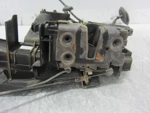 Foto de CERRADURA PUERTA DELANTERA IZQUIERDA FORD FOCUS BERLINA (CAP) 1.8 TDCi Turbodiesel CAT (116 CV / 85 KW) referencia 3M5AR21813ER foto 3