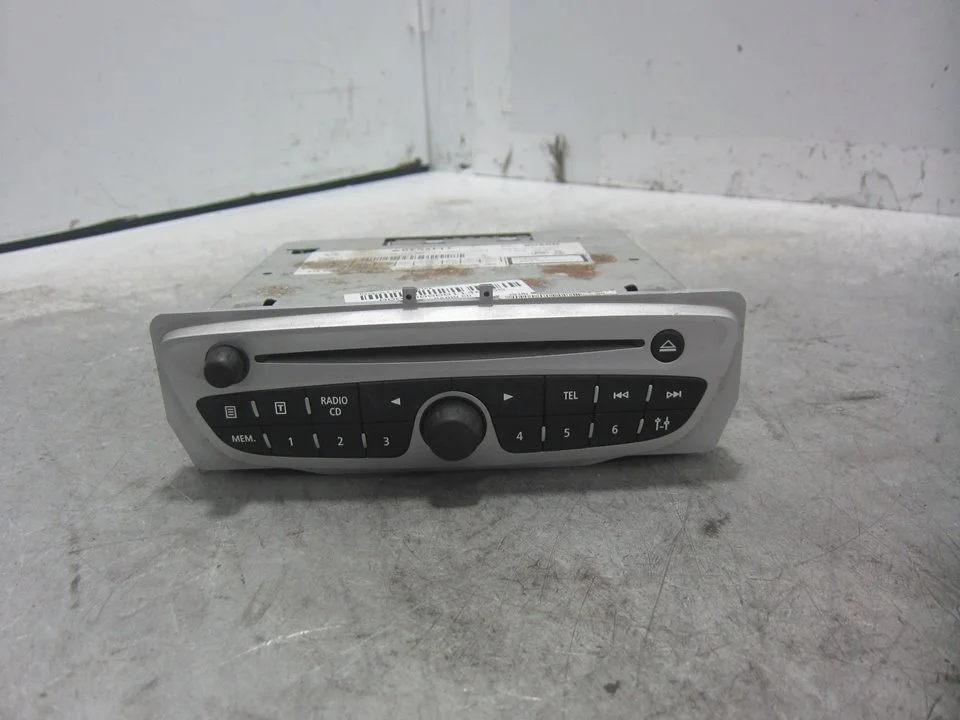 Foto de SISTEMA AUDIO / RADIO CD RENAULT MEGANE III COUPE 1.9 dCi Diesel FAP (131 CV / 96 KW) referencia 281157550RT