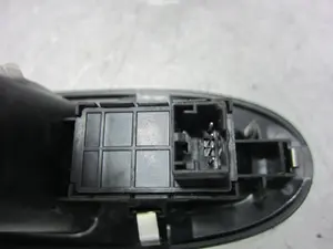 Foto de MANDO ELEVALUNAS TRASERO IZQUIERDO FIAT 500L (330) 1.3 16V JTD CAT (84 CV / 62 KW) referencia 7355551570 foto 4
