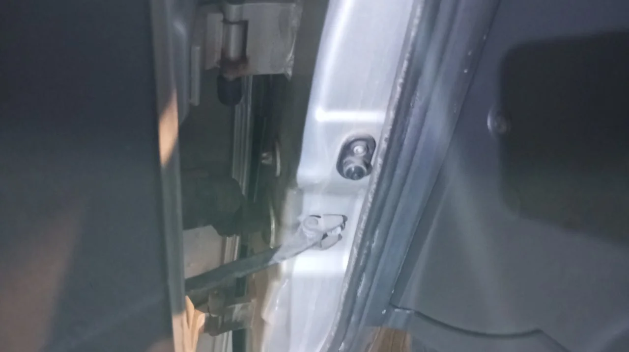 Foto de RETENEDOR PUERTA OPEL CORSA C 1.2 16V CAT (Z 12 XE / LW4) (75 CV / 55 KW) referencia 24413389