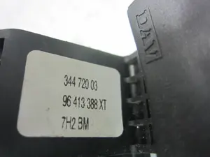 Foto de MANDO MULTIFUNCION PEUGEOT 307 (S1)(04.2001) 1.6 16V CAT (109 CV / 80 KW) referencia 96413388XT foto 2