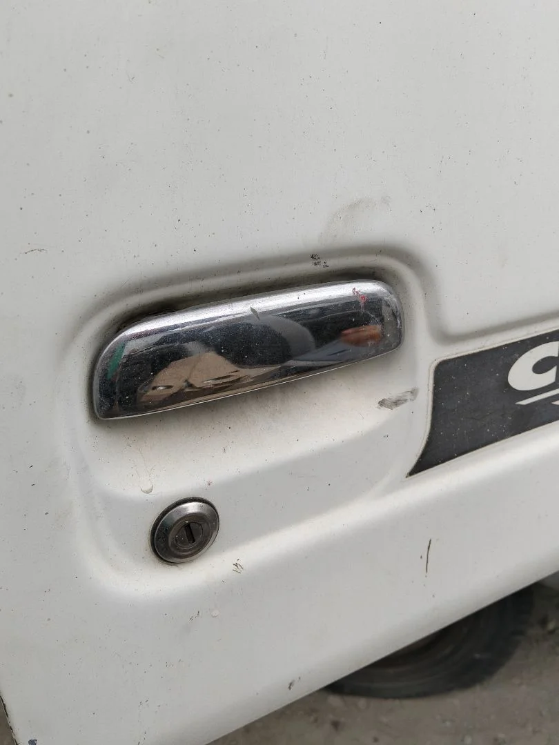 Foto de MANETA EXTERIOR DELANTERA DERECHA NISSAN CABSTAR E 3.0 Diesel (120 CV / 88 KW)