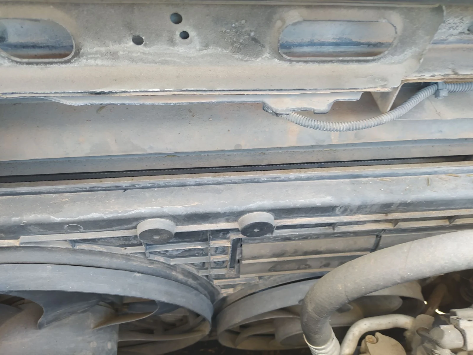 Foto de RADIADOR AGUA VOLKSWAGEN CADDY (2K)(02.2004) 1.9 TDI (BSU) (75 CV / 55 KW)
