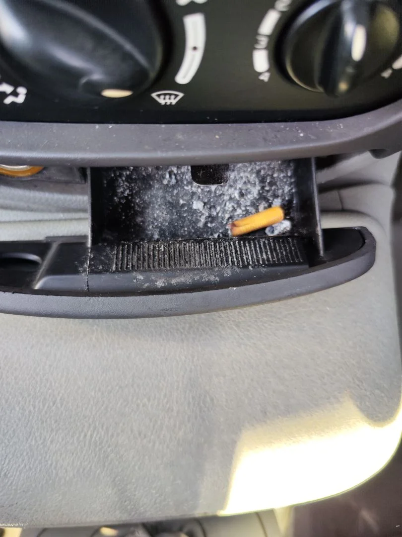 Foto de CENICERO RENAULT SCENIC I (JA...) 1.4 CAT (95 CV / 70 KW)