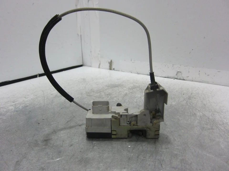 Foto de CERRADURA PUERTA DELANTERA IZQUIERDA PEUGEOT 307 BREAK / SW (S1)(04.2002) 2.0 HDi FAP CAT (107 CV / 79 KW) referencia 8914C3