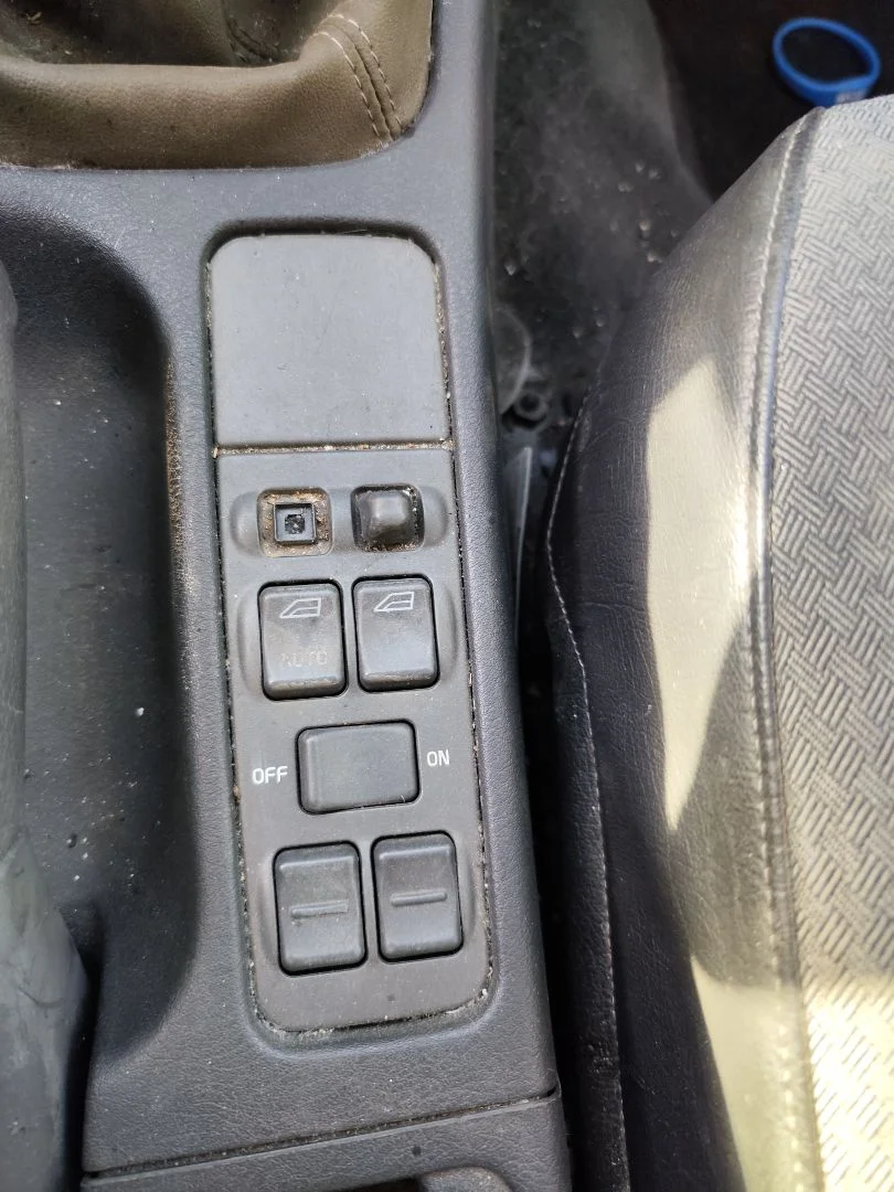 Foto de MANDO ELEVALUNAS DELANTERO DERECHO VOLVO S40 BERLINA 1.6 CAT (109 CV / 80 KW)