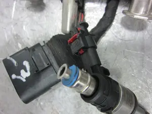 Foto de INYECTOR PORSCHE MACAN (95BA) referencia 06L906A06 foto 2