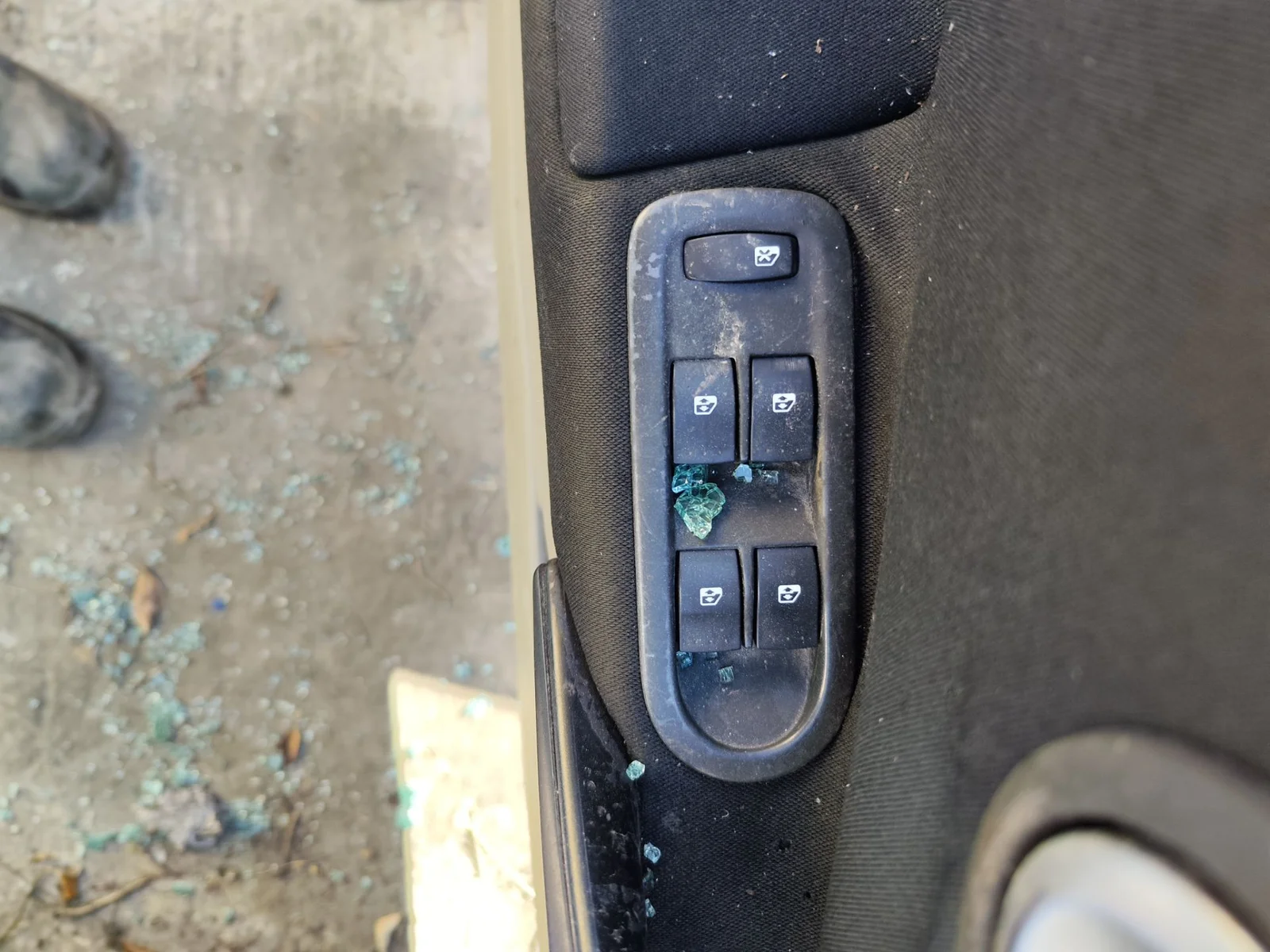 Foto de MANDO ELEVALUNAS DELANTERO IZQUIERDO RENAULT MEGANE II BERLINA 5P 1.5 dCi Diesel (101 CV / 74 KW)