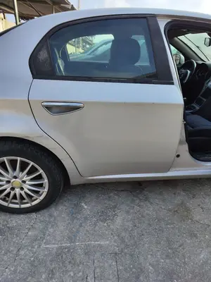 Foto de PUERTA TRASERA DERECHA ALFA ROMEO 159 (140) 1.9 JTD (M) 16V CAT (150 CV / 110 KW)