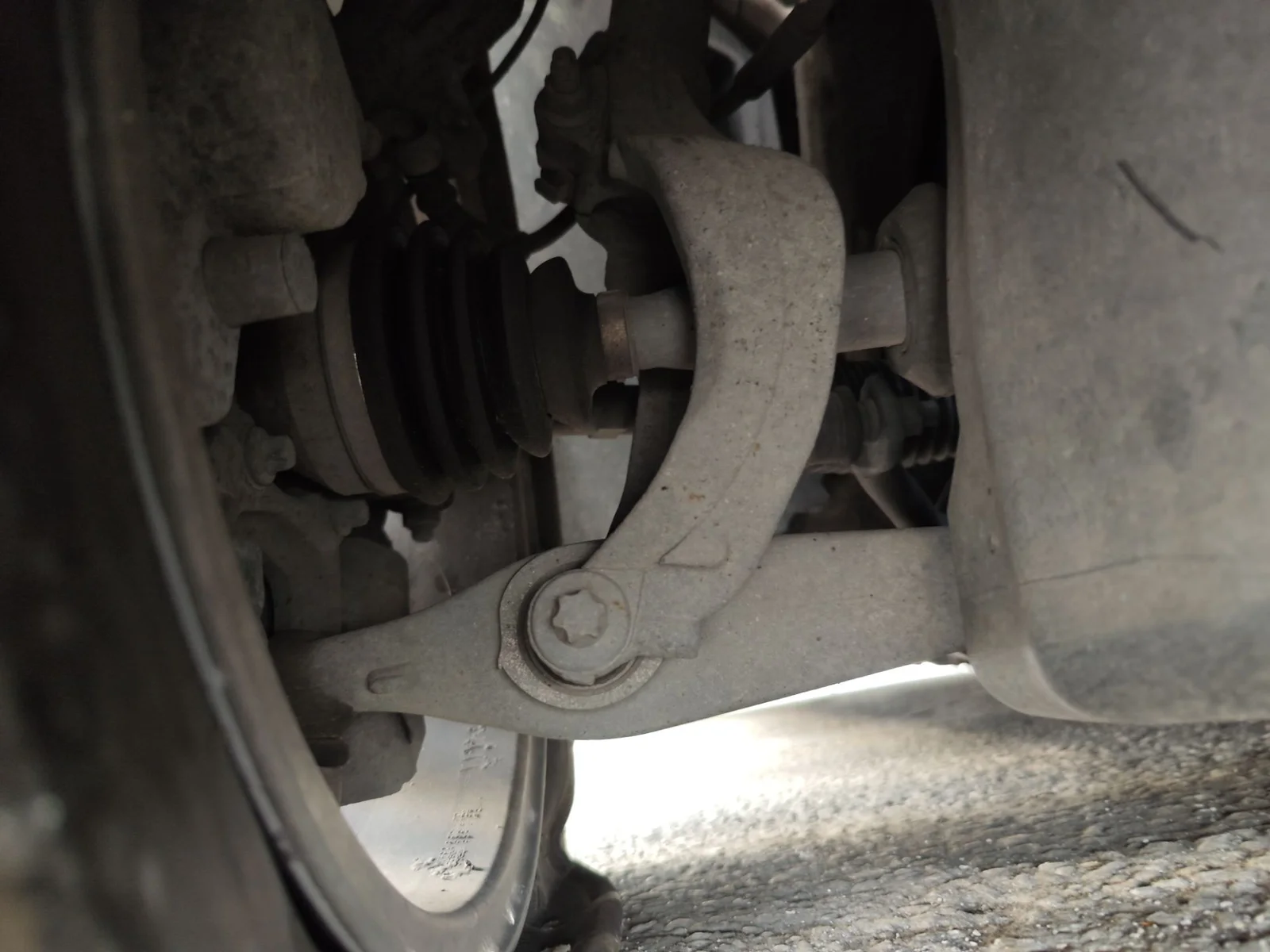 Foto de BRAZO SUSPENSION DELANTERO DERECHO ALFA ROMEO 159 (140) 1.9 JTD (M) 16V CAT (150 CV / 110 KW) referencia 51842924