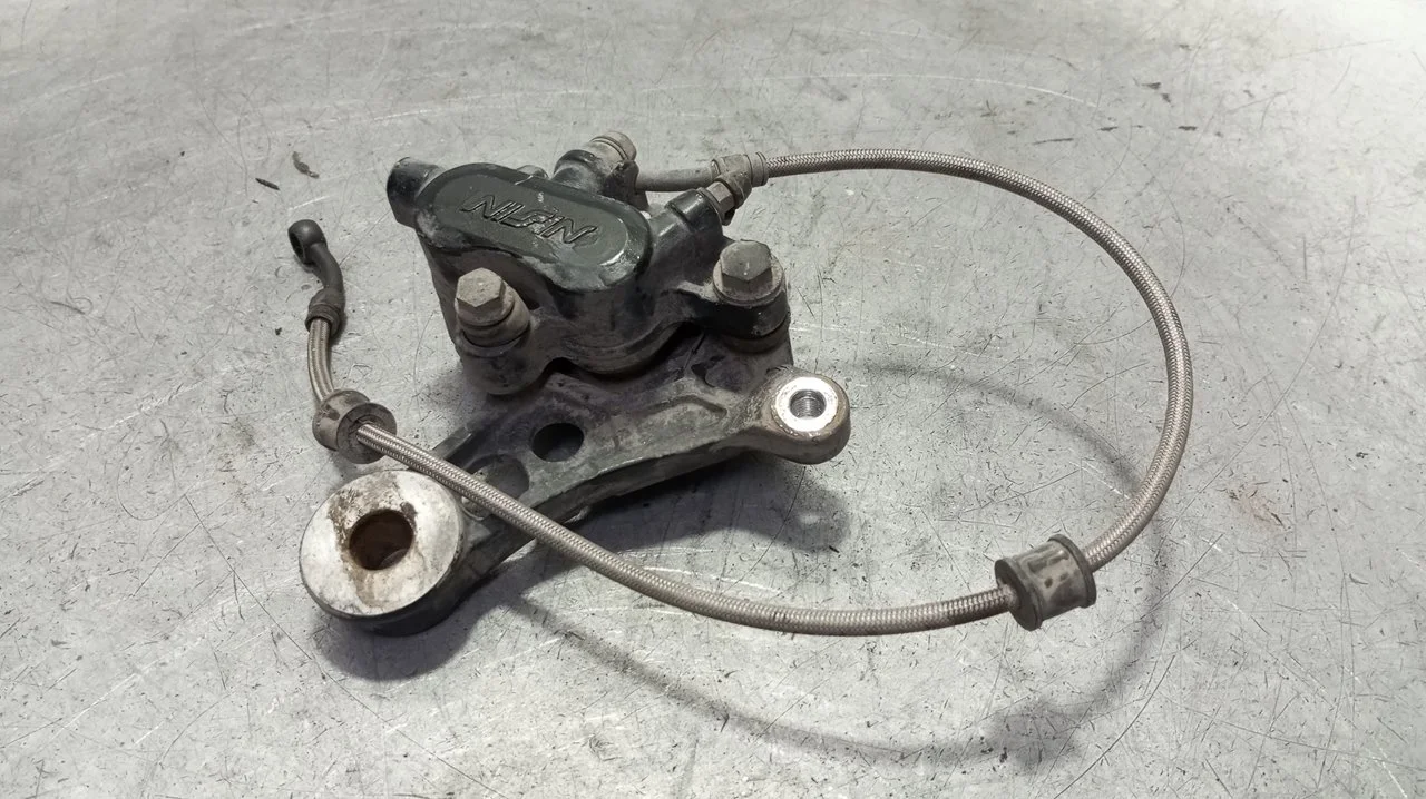Foto de PINZA DE FRENO TRASERA HONDA CBR 600 F / CBR 600 RR 598 cm3 - 68 kW (92 CV / 68 KW) referencia 43150MEE006