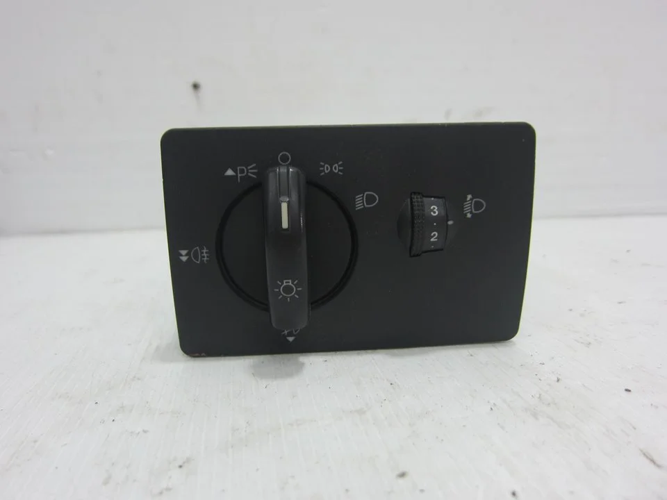Foto de MANDO LUCES FORD FOCUS BERLINA (CAP) 1.6 16V CAT (101 CV / 74 KW) referencia 7M5T13A024LA