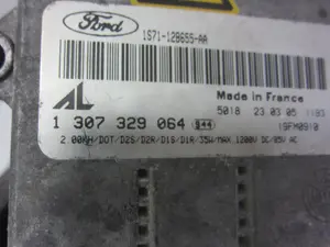 Foto de FARO IZQUIERDO FORD MONDEO BERLINA (GE) 3.0 V6 24V CAT (226 CV / 166 KW) referencia 1305239172 foto 8