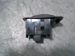 Foto de MANDO ELEVALUNAS TRASERO DERECHO TOYOTA COROLLA (E12) 1.6 16V (110 CV / 81 KW) referencia 8480102411B1 foto 3