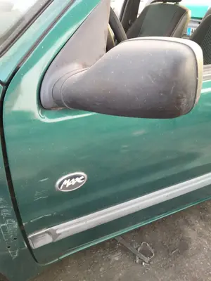 Foto de RETROVISOR IZQUIERDO PEUGEOT 106 (S2) 1.1 (60 CV / 44 KW) foto 3