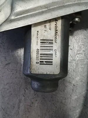 Foto de ELEVALUNAS DELANTERO DERECHO RENAULT CLIO III 1.5 dCi Diesel CAT (86 CV / 63 KW) referencia 400861D foto 4