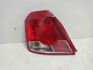 Foto de PILOTO TRASERO IZQUIERDO DAEWOO KALOS 1.2 CAT (72 CV / 53 KW) referencia 300266L
